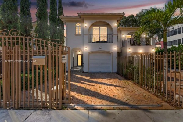 2924 Bridgeport Ave Miami, FL 33133