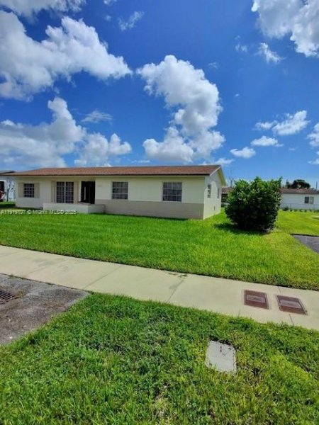 14405 SW 105th Ct Miami, FL 33176