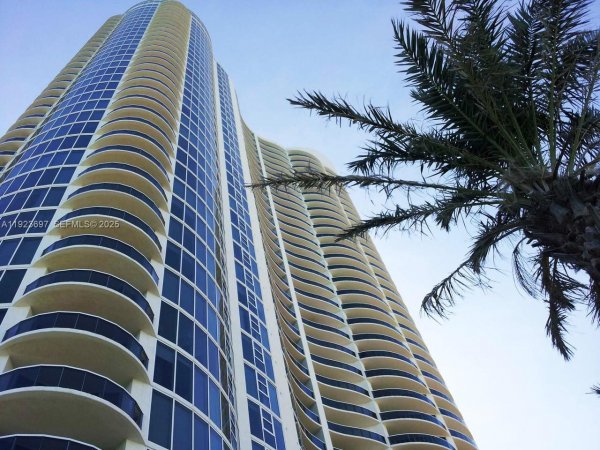 17201 Collins Ave #1009 Sunny Isles Beach, FL 33160