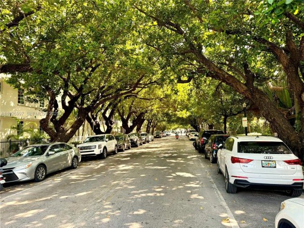 349 Meridian Ave #B202 Miami Beach, FL 33139