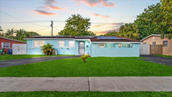 18502 NW 23rd Ct Miami Gardens, FL 33056