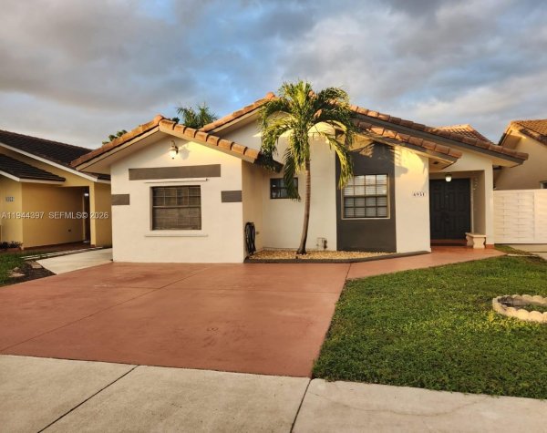 6931 NW 169th Ter Hialeah, FL 33015