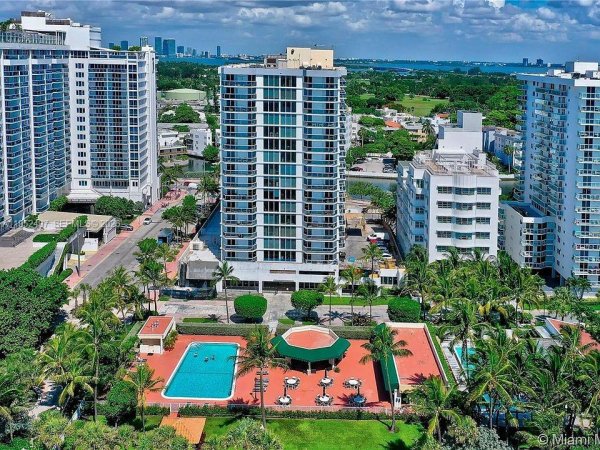 2401 Collins Ave #509 Miami Beach, FL 33140