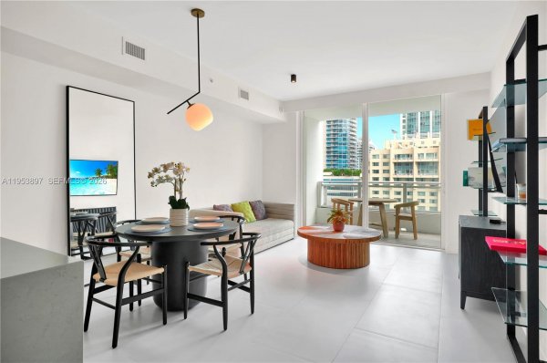 1080 Brickell Ave #1802 Miami, FL 33131