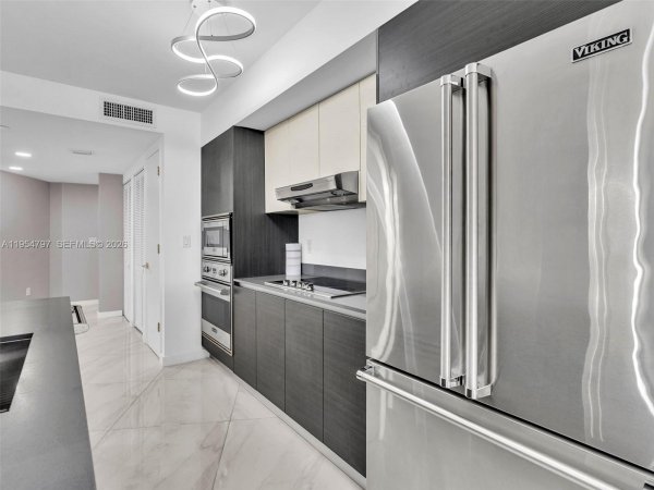 9821 E Bay Hbr Dr #302 Bay Harbor Islands, FL 33154