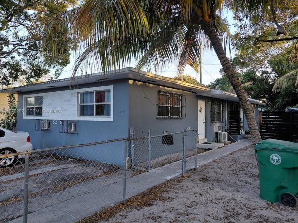 1262 NW 46th St Miami, FL 33142