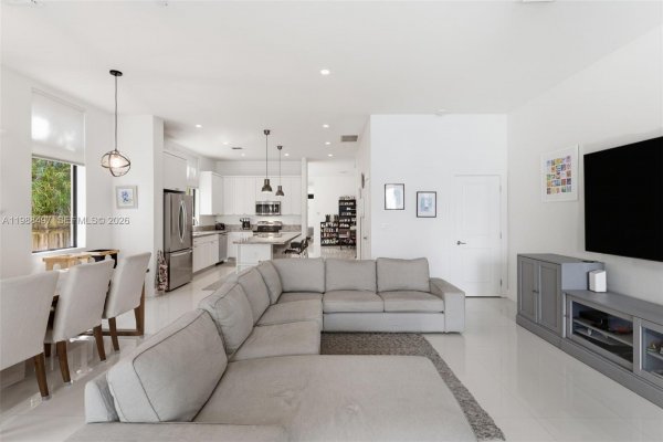 3407 Day Ave #3407 Miami, FL 33133