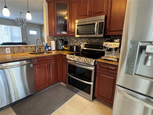 1460 NE 30th Ct Pompano Beach, FL 33064