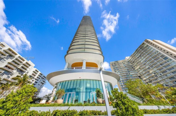 175 SE 25th Rd #1203 Miami, FL 33129