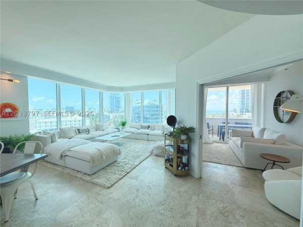300 S Pointe Dr #705 Miami Beach, FL 33139