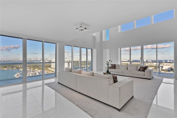 10 Venetian Way #PH04 Miami Beach, FL 33139