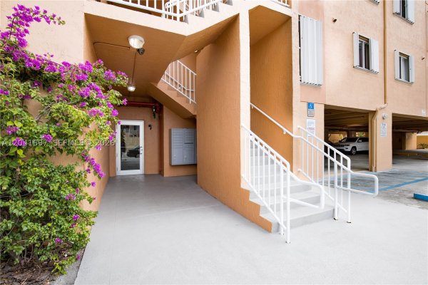 717 SW 11th Ave #206 Miami, FL 33130