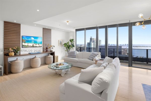 1000 Brickell Plz #PH5403 Miami, FL 33131