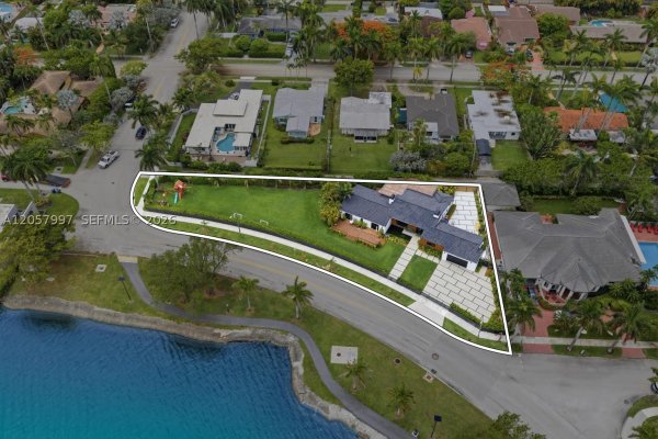 1204 S Northlake Dr Hollywood, FL 33019