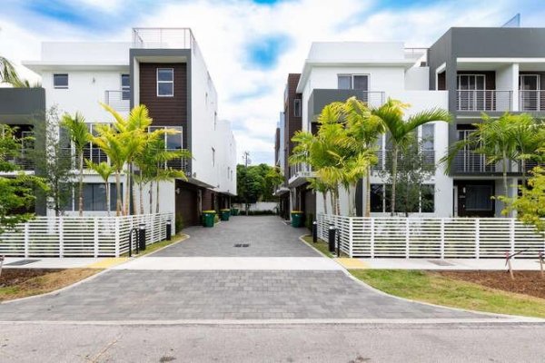 700 NE 14th #206 Fort Lauderdale, FL 33304
