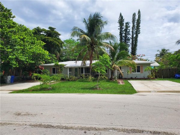 3204 NE 6th #1-2 Pompano Beach, FL 33062