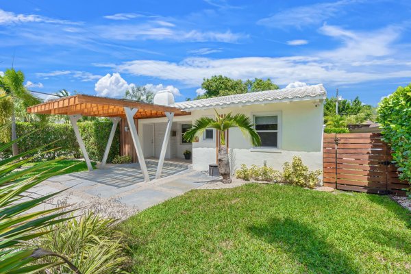 648 NE 17th Fort Lauderdale, FL 33304