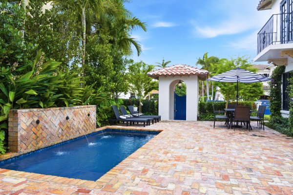 201 Murray West Palm Beach, FL 33405