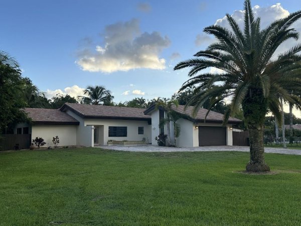 11460 SW 1st Plantation, FL 33325