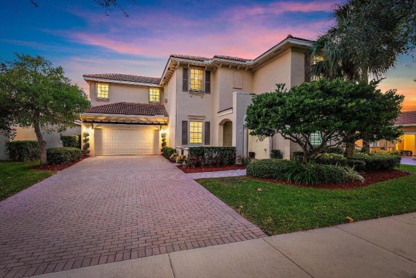 114 Via Santa Cruz Jupiter, FL 33458
