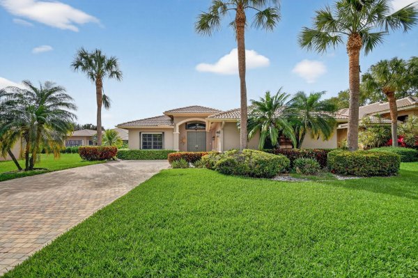 8046 Via Grande Boynton Beach, FL 33437