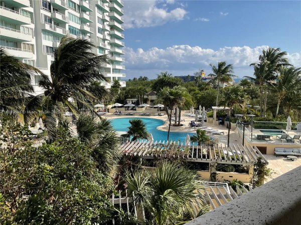 300 S Pointe Dr #501 Miami Beach, FL 33139