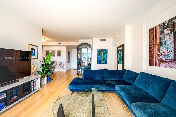 888 Brickell Key Dr #903 Miami, FL 33131