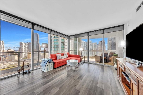 90 SW 3rd St #2604 Miami, FL 33130