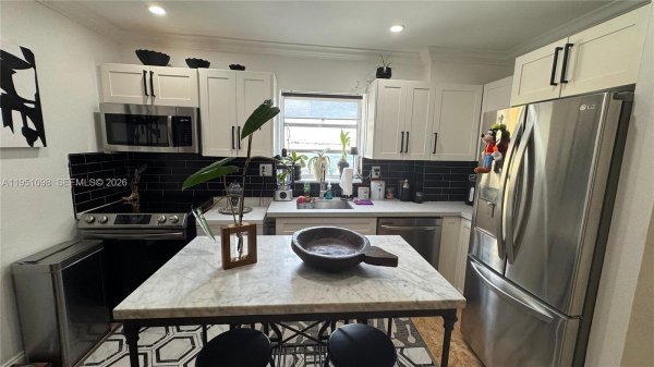 4713 NW 7th St #205-1 Miami, FL 33126