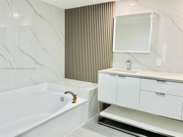 7050 NW 44th St #708 Lauderhill, FL 33319