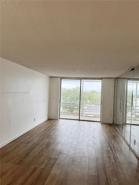 1830 Dixieanna St #404 Hollywood, FL 33020