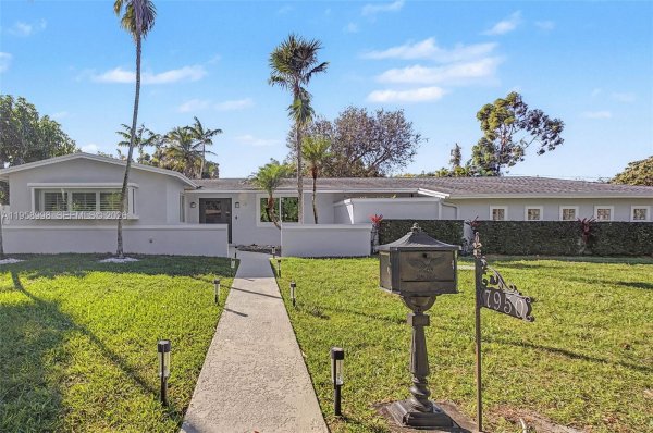 7950 SW 161st St Palmetto Bay, FL 33157