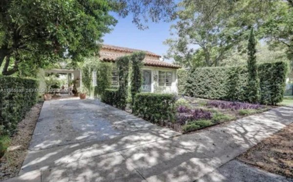 1107 Alhambra Cir Coral Gables, FL 33134