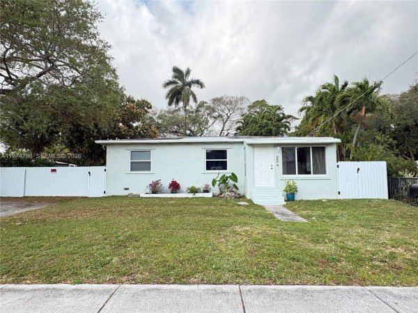 204 SW 7th Ave Hallandale Beach, FL 33009