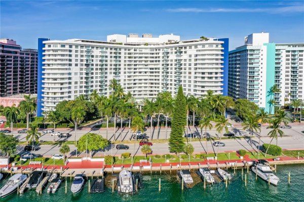 5161 Collins Ave #1004 Miami Beach, FL 33140