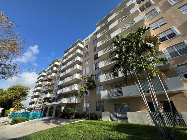 1455 N Treasure Dr #7B North Bay Village, FL 33141