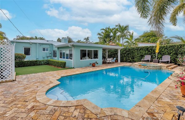 4371 SW 13th Ter Miami, FL 33134