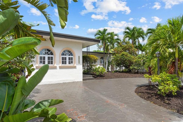 6921 Trouville Esplanade Miami Beach, FL 33141