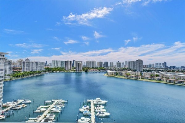 18041 Biscayne Blvd #1804 Aventura, FL 33160