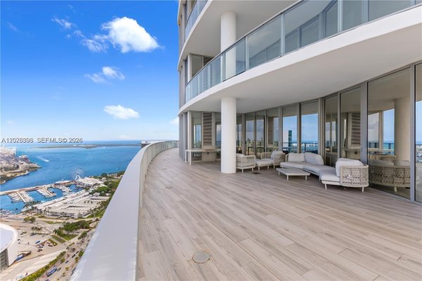 851 NE 1st Ave #5201 Miami, FL 33132