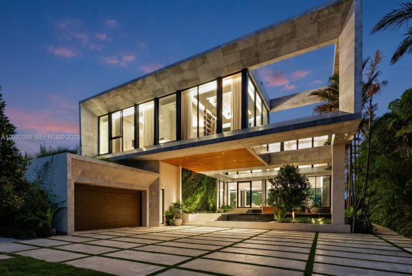 360 S Hibiscus Dr Miami Beach, FL 33139