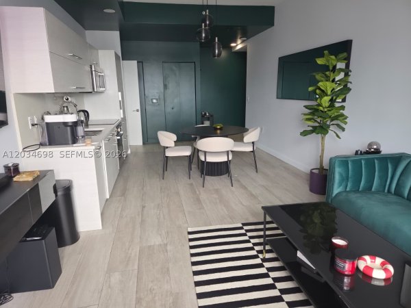 45 SW 9th St #4309 Miami, FL 33130