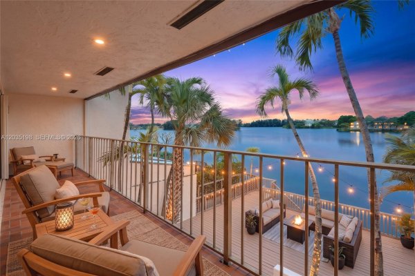 5002 SW 72nd Miami, FL 33155