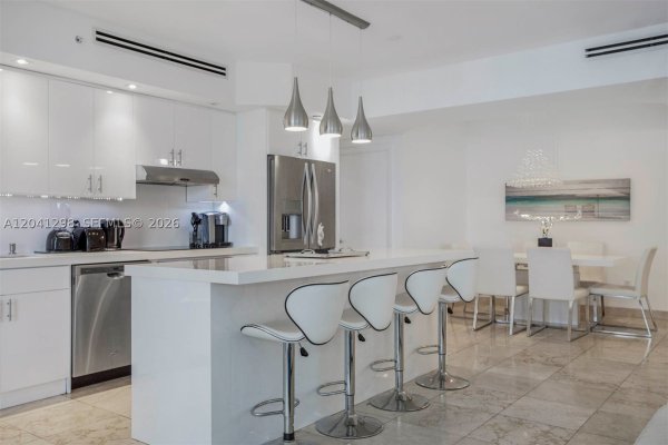 4775 Collins Ave #2508 Miami Beach, FL 33140