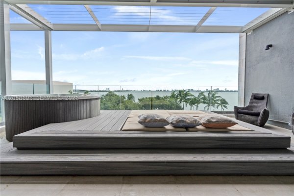 650 NE 32nd St #BH2 Miami, FL 33137