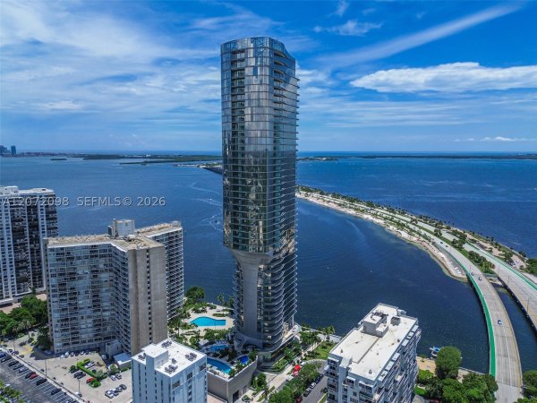 175 SE 25th Rd #PH4301 Miami, FL 33129