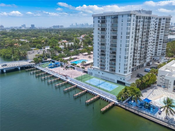 4101 Pine Tree Dr #1105 Miami Beach, FL 33140