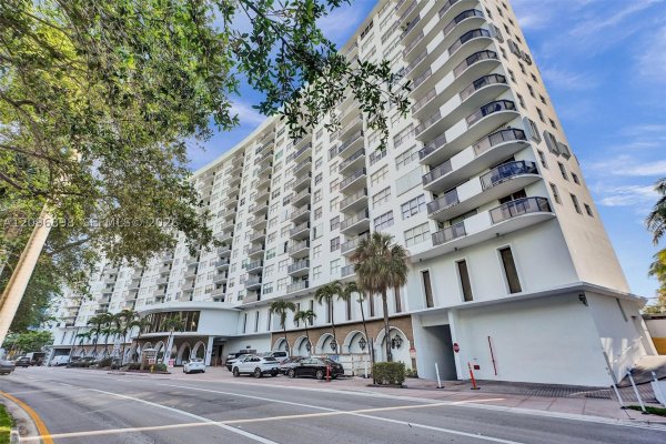 6039 Collins Ave #1736 Miami Beach, FL 33140