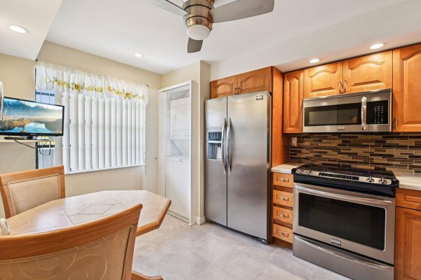 1101 Colony Pt #404 Pembroke Pines, FL 33026