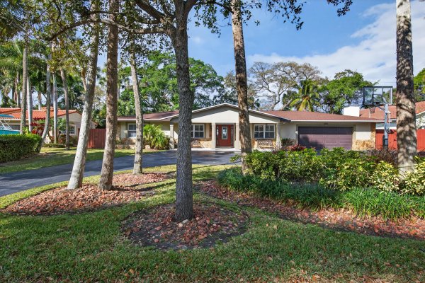 2535 SW 30th Fort Lauderdale, FL 33312